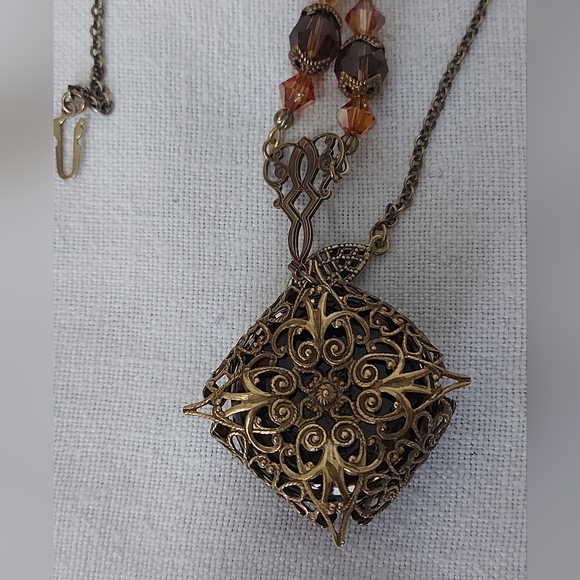 Antique 1930's Czech Glass Cabochon Pendant Necklace in Brass Setting - Picture 7 of 8